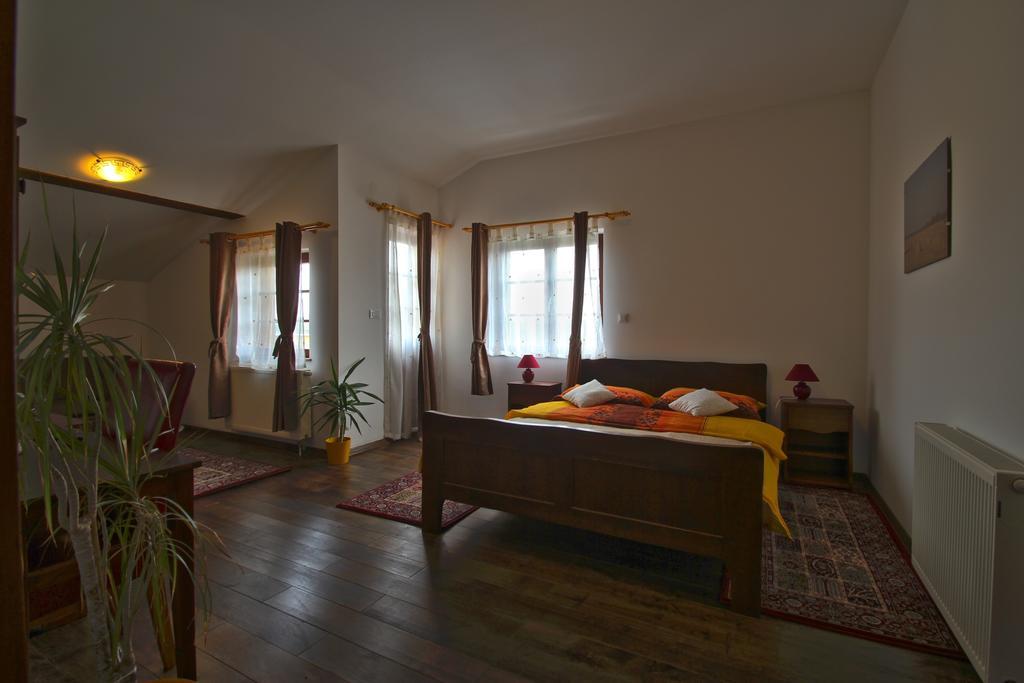 Hotel Lug Osijek Room photo